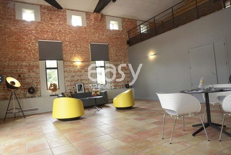 room available for rent for corporate seminar events in Toulouse with all necessary amenities