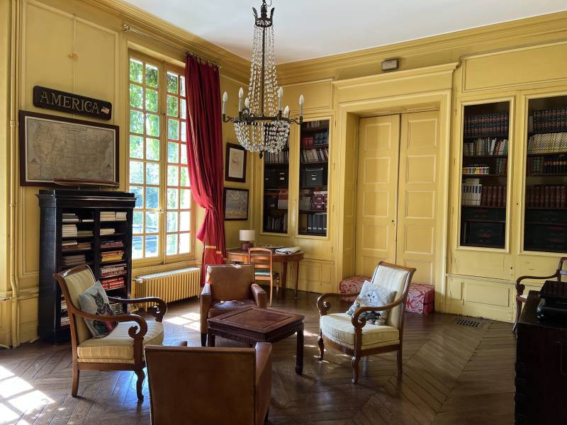 Shooting location in Paris, FRANCE, the capital city known for its iconic landmarks and cultural heritage