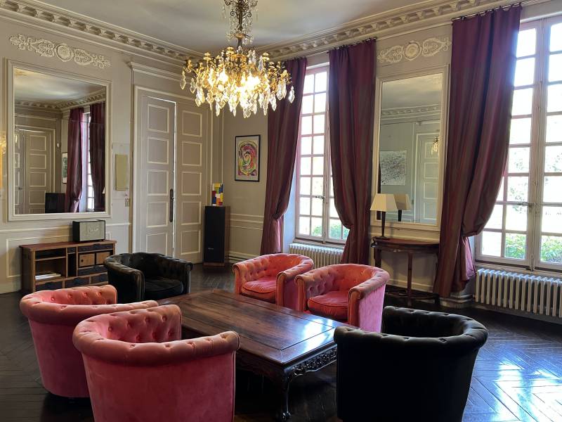 Unusual and Unique Filming Location in the Heart of Paris, FRANCE