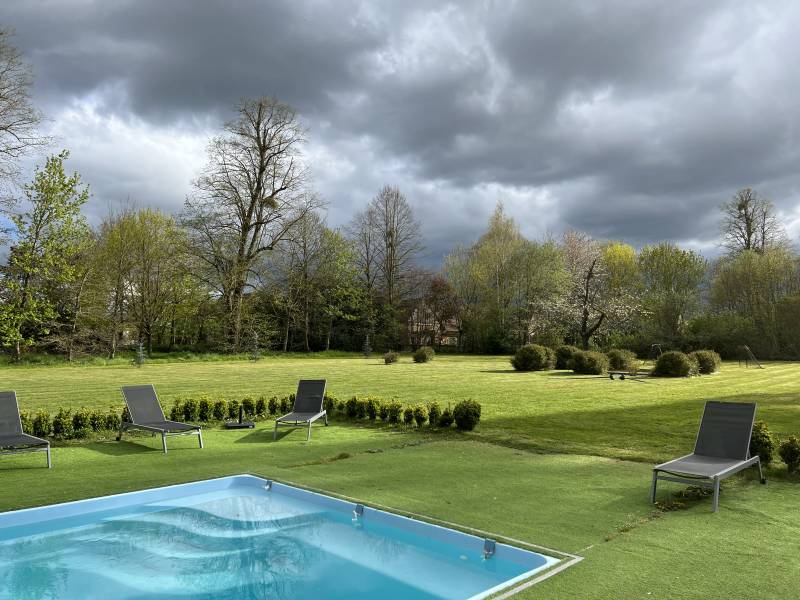 Castle available for rent in FRANCE for professional photo shooting services in Paris