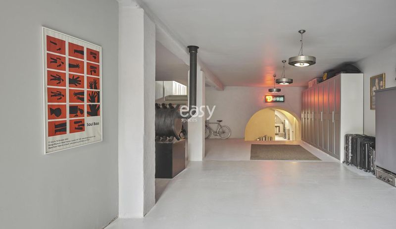 Raw spaces available specifically designed and fully equipped for professional photo shooting sessions in FRANCE