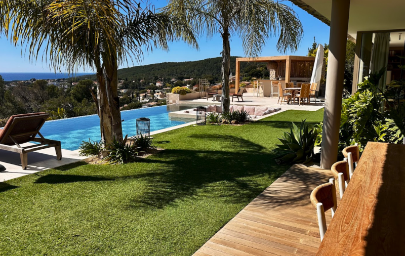 rent a contemporary villa for filming var