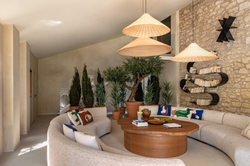 Ideal and exceptional locations available for professional photo shoots in the beautiful region of Provence, FRANCE