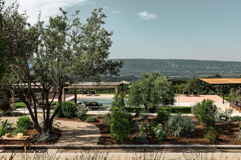 House for rent in the Luberon region of FRANCE available for professional photoshoots or shooting sessions