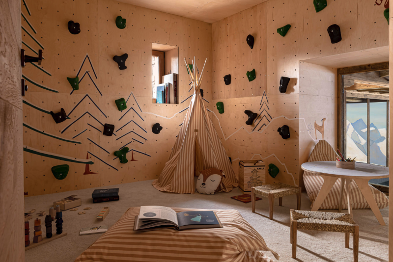 Prestigious and Exclusive Location for a Mountain Photoshoot with Stunning Scenic Views in FRANCE