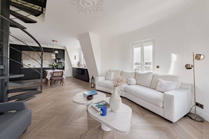 Location available to rent for professional photo or video shooting in Paris, FRANCE