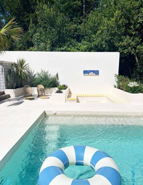 rental decoration available for photo shoots and filming sessions in FRANCE