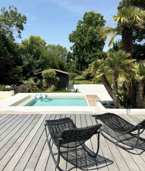 Filming location featuring a beautiful swimming pool in La Rochelle, France