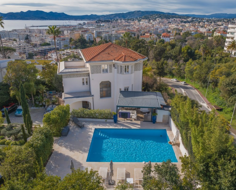 renting a house for a Cannes photoshoot
