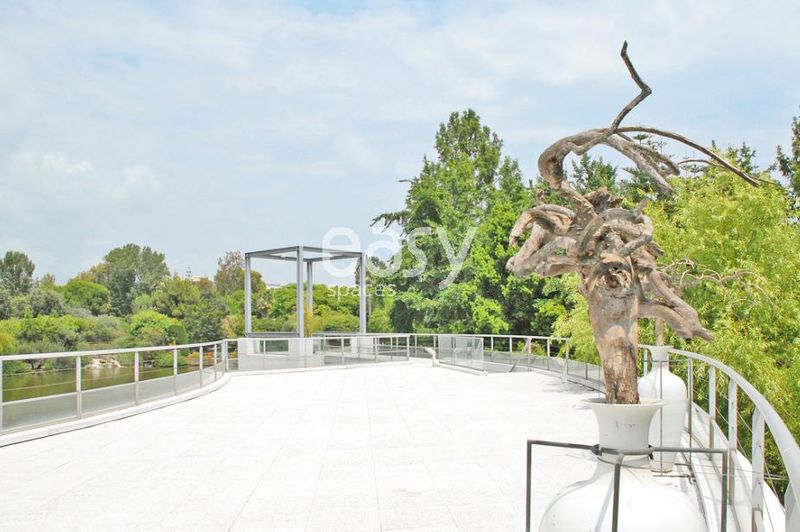 Exterior view of a luxurious architect-designed villa available for rent specifically for cinema filming and professional photo shoots in Nice