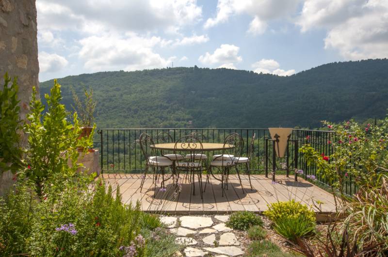 Location suitable for outdoor garden furniture photoshoot in FRANCE with ample space and ideal lighting conditions