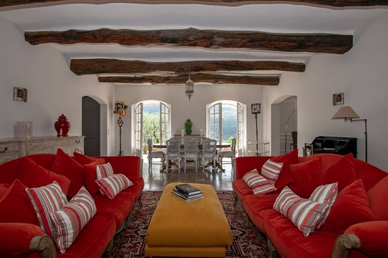 decor for a beautiful photo production set in the South of FRANCE with captivating aesthetics