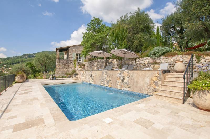 Photoshoot location with swimming pool in Nice, FRANCE, featuring beautiful sunny surroundings
