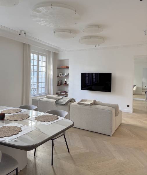 rent an apartment in the center of Paris for a photoshoot
