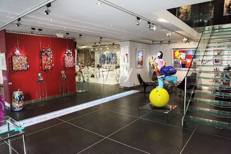 Where is the best place to suggest a location for photos or filming purposes?