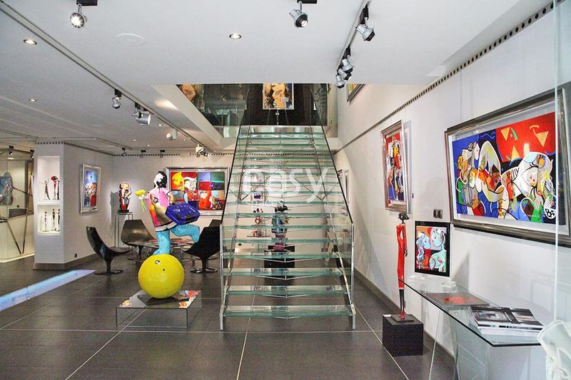 Rent a Modern and Contemporary Set Design Specifically for Professional Photo Shoots in Lyon?