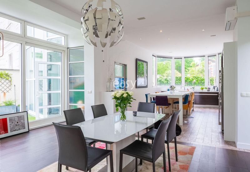 House rental with garden available for shooting and filming near Paris, France, providing an ideal setting for photo and video projects