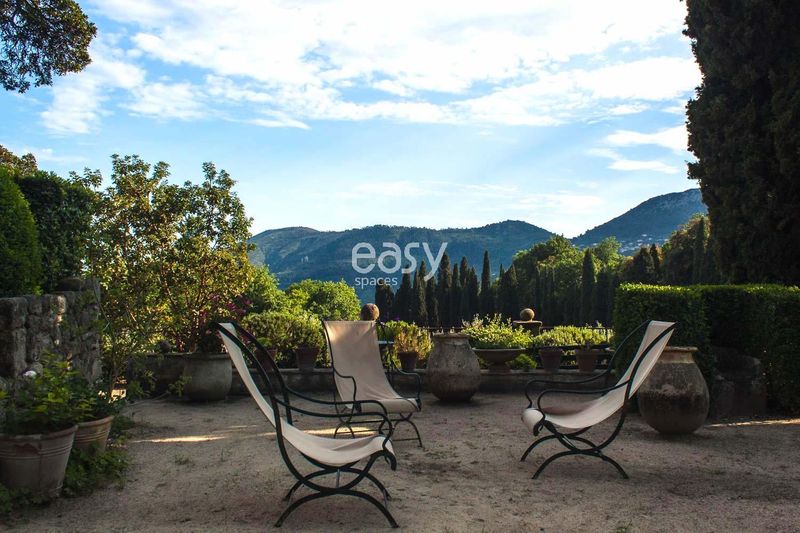 find a private location suitable for shooting a film in the beautiful city of Nice