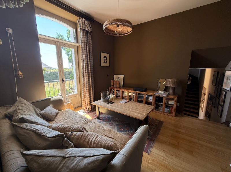 renting a house for a press launch in Rennes