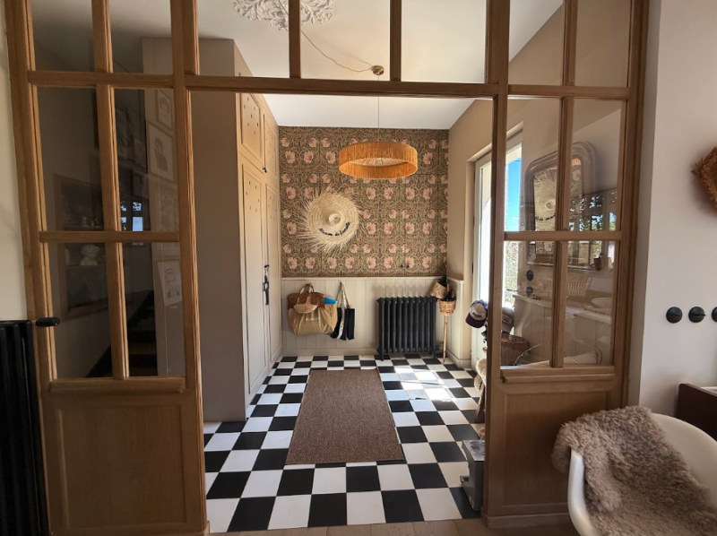 Renting a house for filming in Rennes