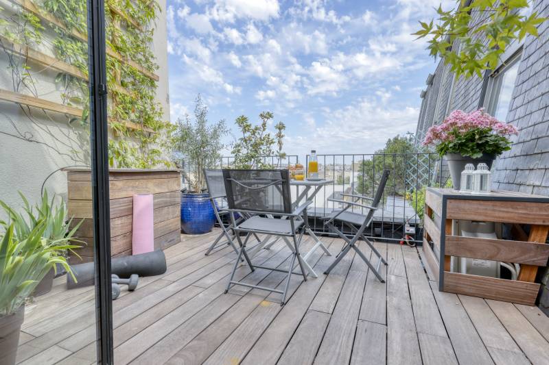 Apartment with Balcony Suitable for a Professional Photo Shooting Session in Paris, France