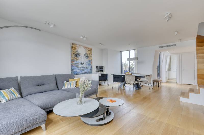 apartment available for rent in FRANCE specifically for professional photo and video shooting purposes