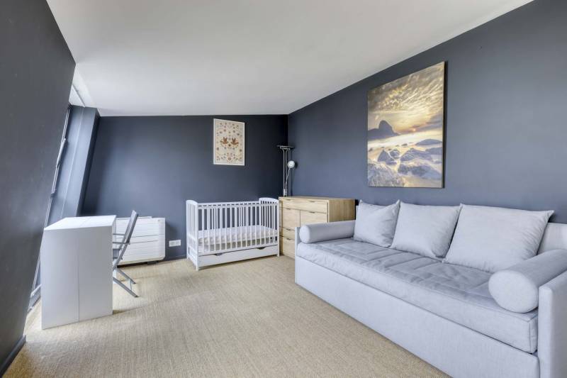 Renting a location for shooting a film in the center of Paris, FRANCE