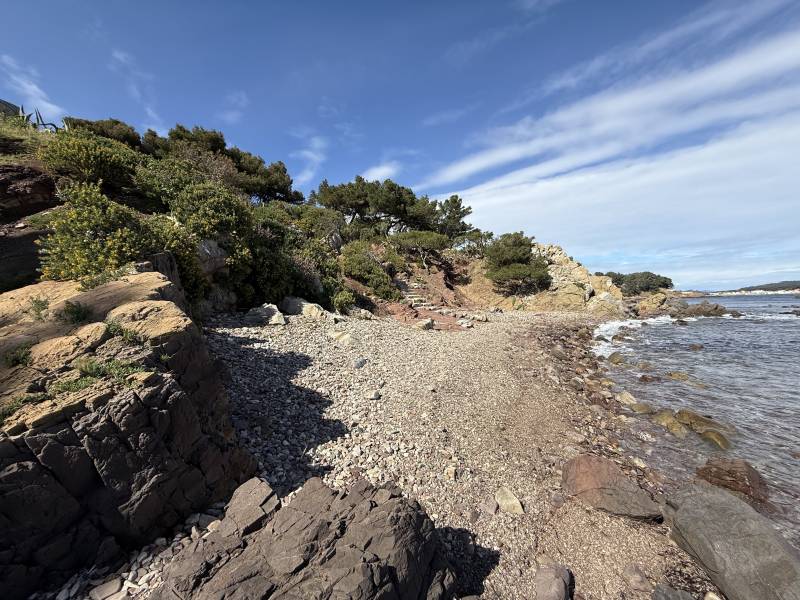 renting a beach in Var, FRANCE, for a professional photo shooting session