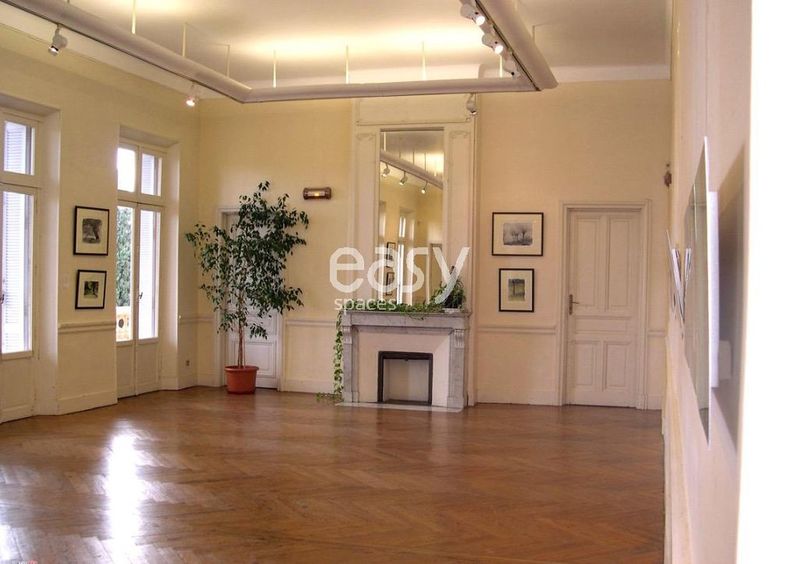 filming location site specifically situated in the city of Nice