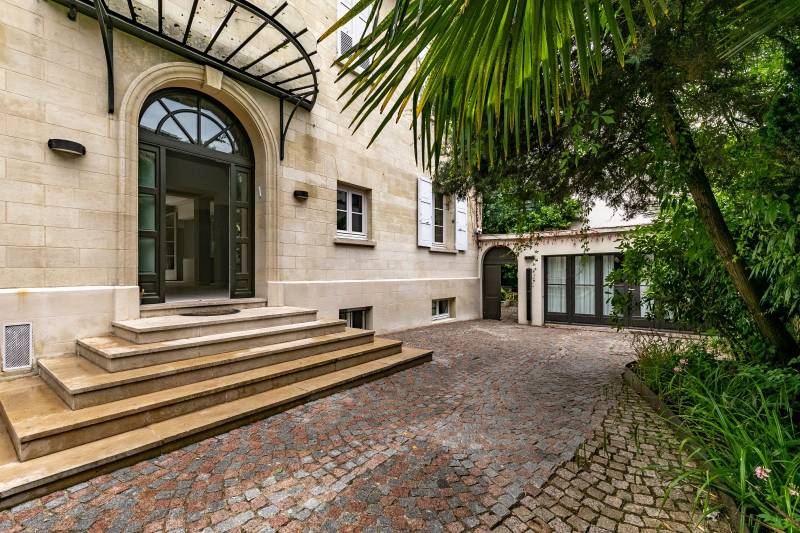 Renting a house in Paris, France for filming purposes and production shoots