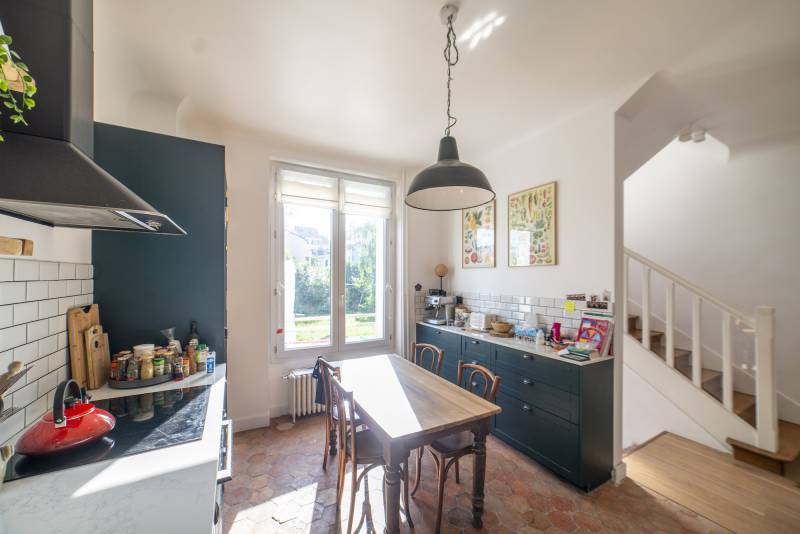 Filming decor for shooting in the central area of Paris city center in FRANCE