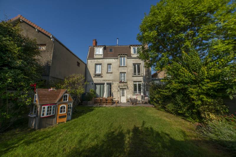 House with garden available for rent for photoshoot in Paris, FRANCE