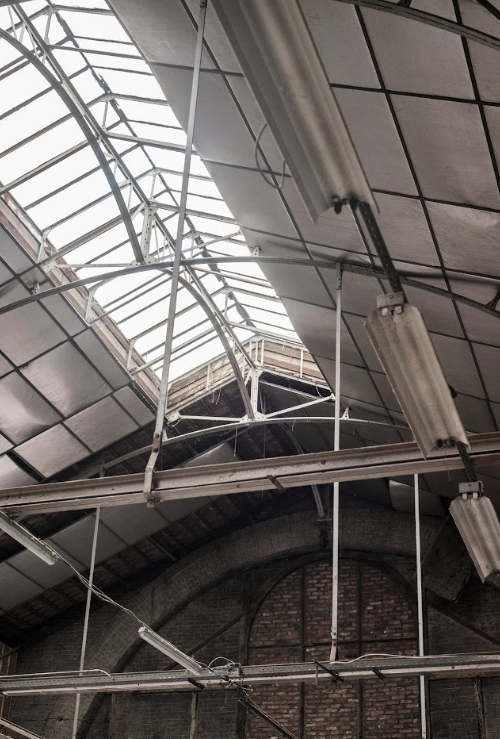 hangar-type location for photo shoots in Paris