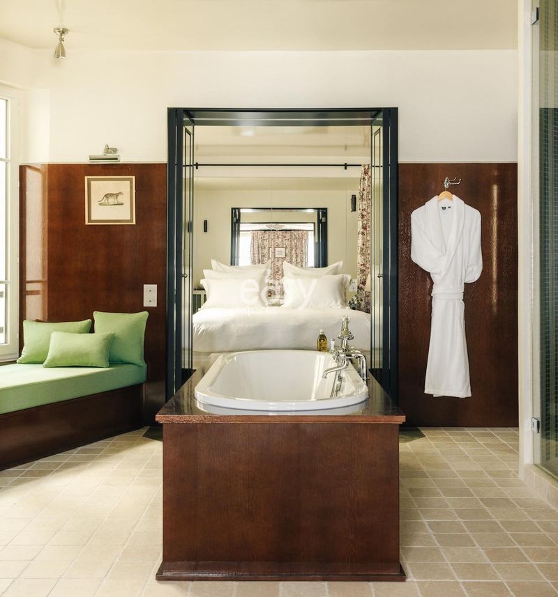 unusual bathroom photo shoot location in Paris region - Île-de-France, FRANCE