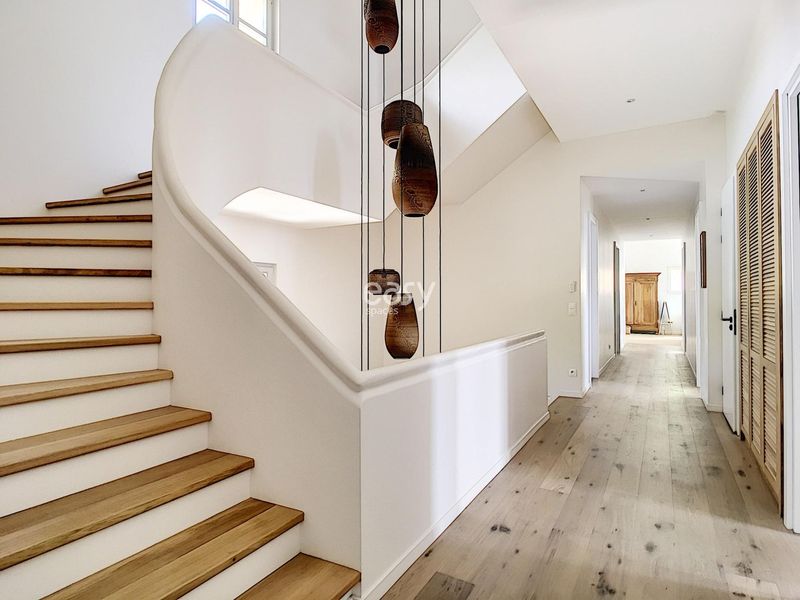 modern villa available for photo shoots and rentals located in the vibrant city of Marseille