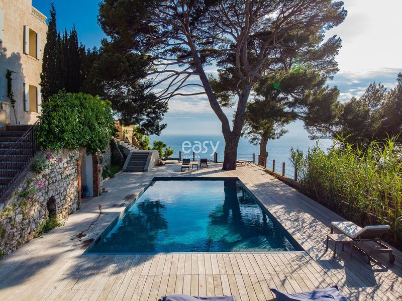 Sea view photo shoot location near the beautiful city of Marseille