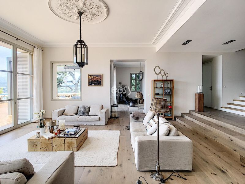 Filming location with a stunning sea view overlooking the beautiful city of Marseille