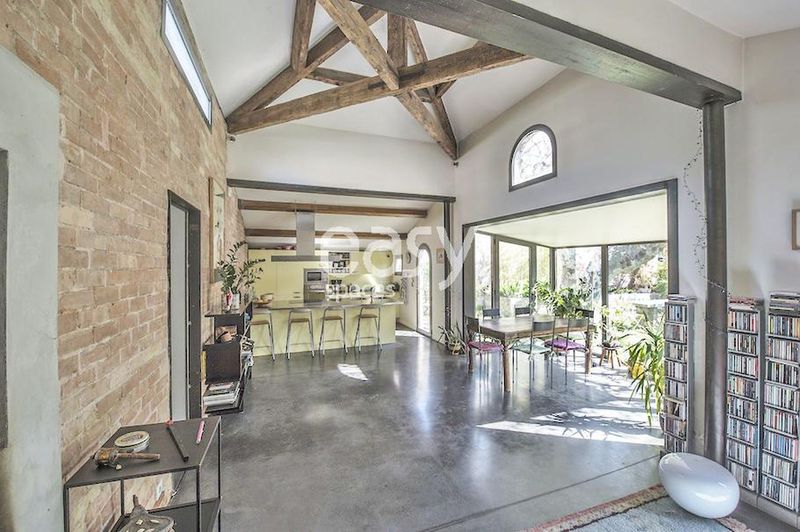 Agency Specializing Exclusively in Film and Commercial Shooting Rentals