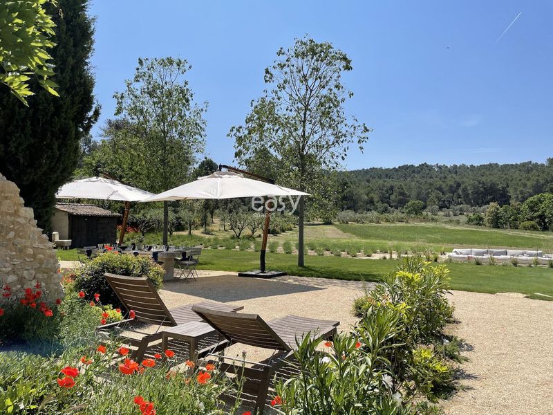 Mas available for rent specifically designed and suitable for professional photo production in FRANCE