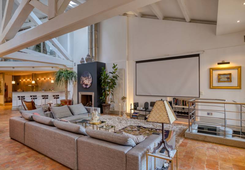 Renting a beautiful and spacious apartment for a professional photo shooting session in Marseille, FRANCE