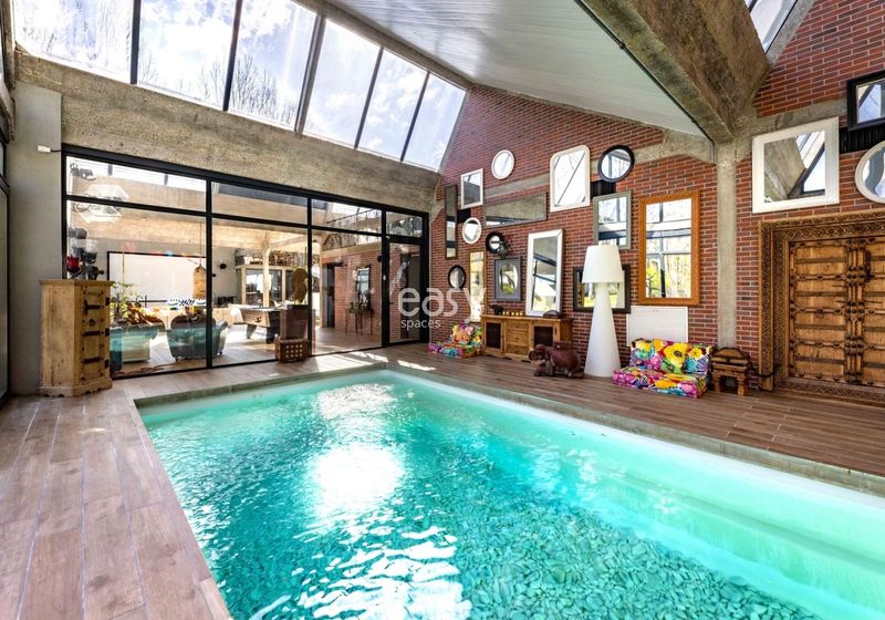 Event venue with swimming pool located in Paris, France, offering exclusive facilities