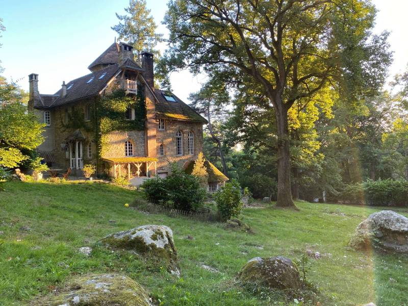 rent a set for a music video in Paris