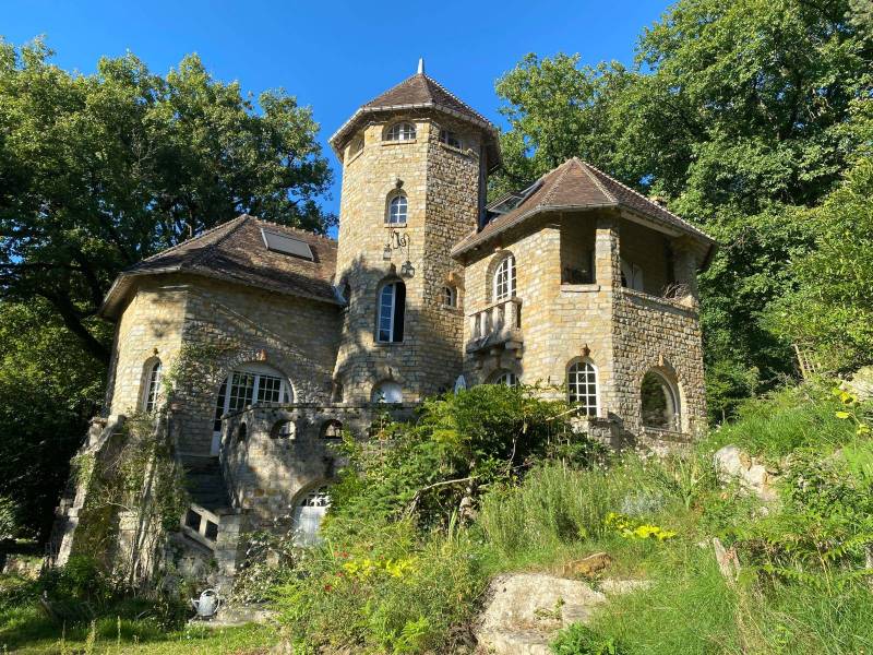 stone house for rent for photo shoot in Paris