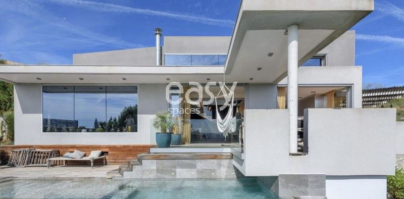 Contemporary villa located in Marseille, France, ideal for professional photo and video production