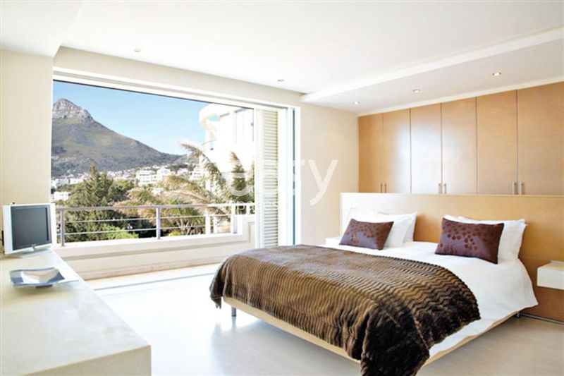 Where is the best place to rent a luxurious penthouse specifically for professional photo shoots?