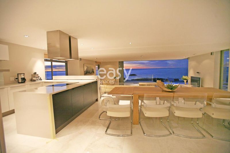 Where can you find a contemporary villa with a sea view suitable for international filming projects abroad?