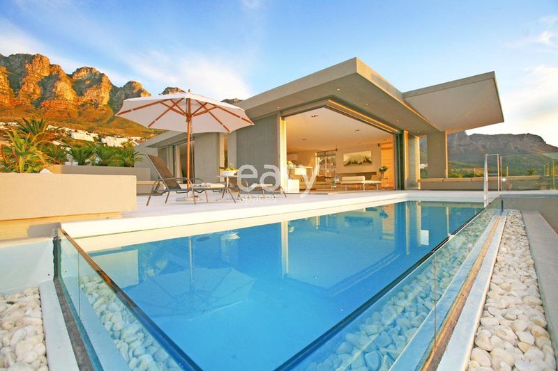 Where to find a suitable contemporary house location for taking professional photos?