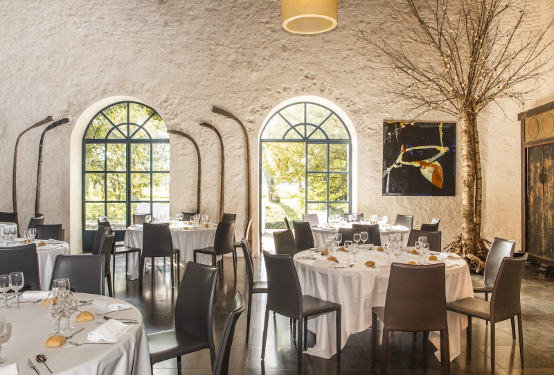 renting a castle in FRANCE for a photo shoot in Paris and surrounding areas