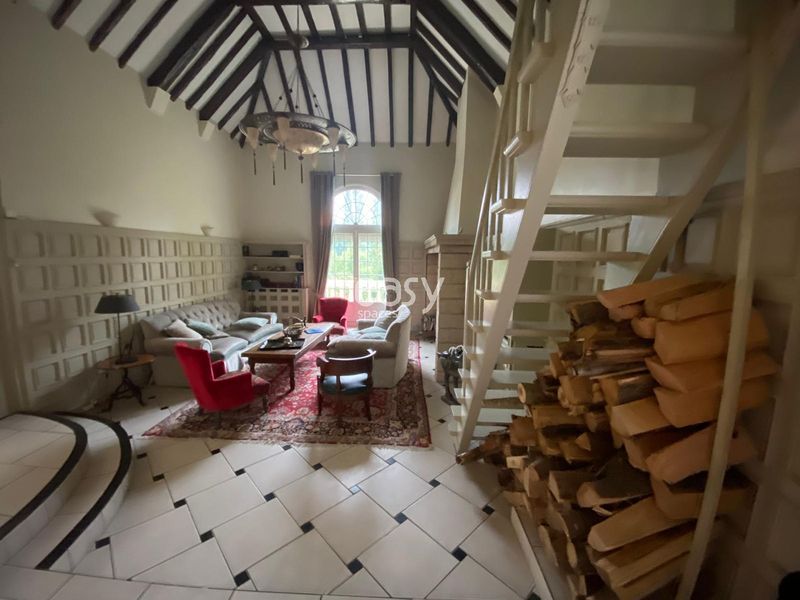 Filming location of the music video in the city of Paris, FRANCE