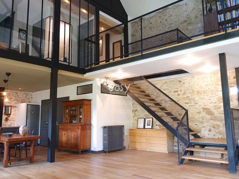 Industrial location studio for professional photo shoots in Paris, FRANCE